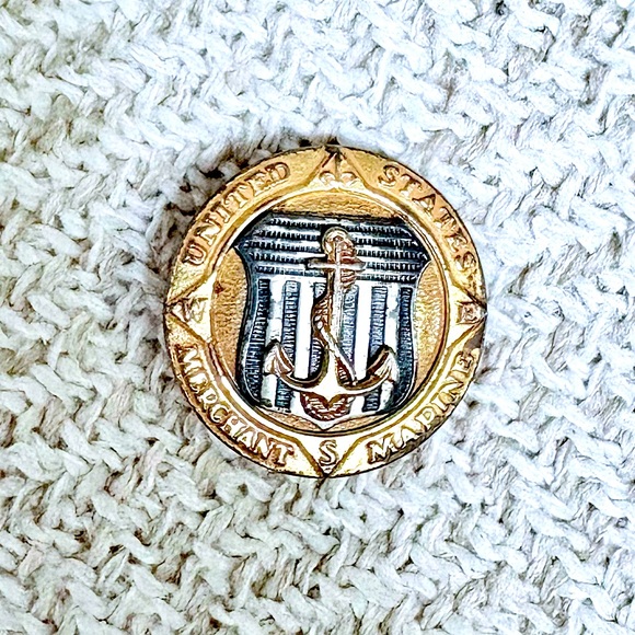 WWII Merchant Marine sterling silver pin AE Co Utica, NY. Vintage!❣️ - Picture 4 of 4